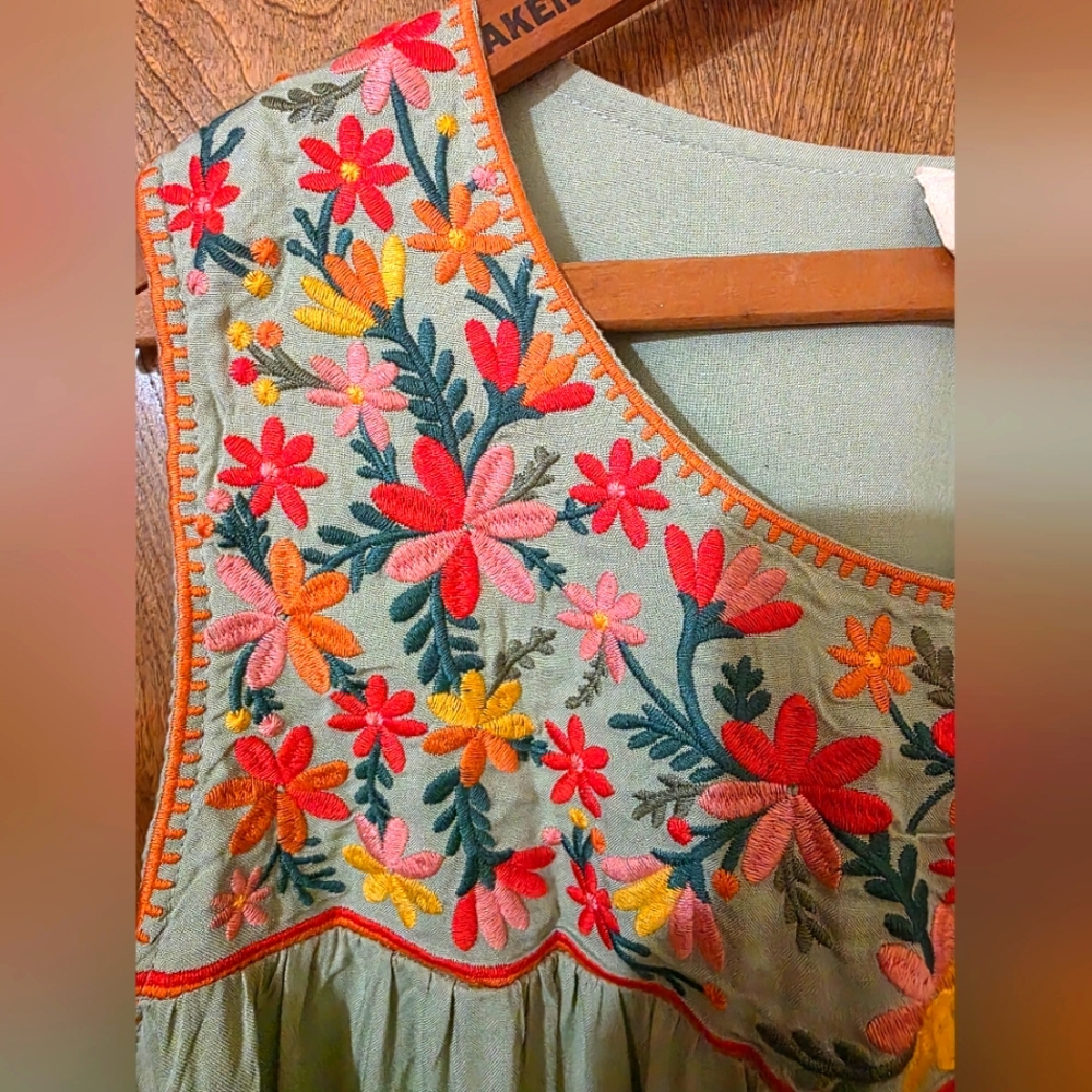 Savanna Jane Sage Green Floral Embroidered Blouse - Picture 4 of 5